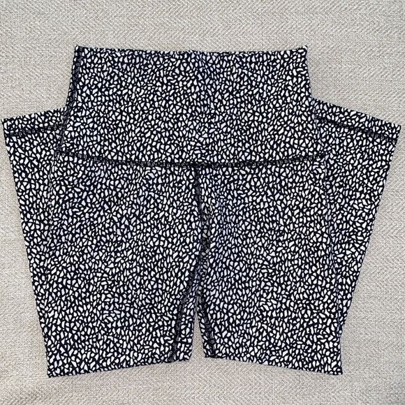 lululemon athletica Pants - Lululemon Wunder Under Miss Mosaic High Rise Crop Leggings size 6